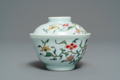 Un service &agrave; th&eacute; en porcelaine de Chine famille rose, Qianlong