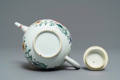 Un service &agrave; th&eacute; en porcelaine de Chine famille rose, Qianlong