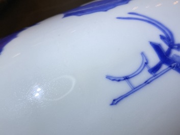 Un vase en porcelaine de Chine en bleu et blanc &agrave; d&eacute;cor du l&eacute;gendaire Zhang Xian, &eacute;poque Transition