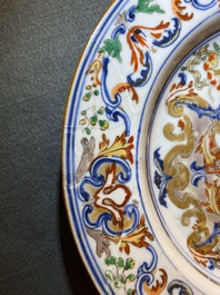 Un plat en porcelaine de Chine verte-Imari pour le march&eacute; portugais aux armes d'Ataide, vers 1720