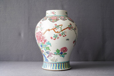 A Chinese famille rose vase, a brush pot and a famille verte bowl, 19th C.