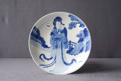 Une assiette en porcelaine de Chine en bleu et blanc semi-coquille d'oeuf, Kangxi