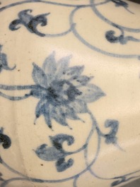Un vase en porcelaine de Chine en bleu et blanc &agrave; d&eacute;cor de rinceaux de lotus, Yuan