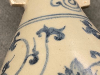 Un vase en porcelaine de Chine en bleu et blanc &agrave; d&eacute;cor de rinceaux de lotus, Yuan