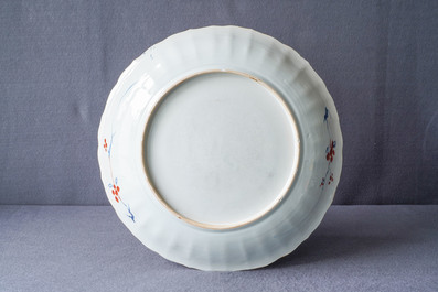 Un plat armori&eacute; 'Frislande' en porcelaine de Chine famille verte, Kangxi/Yongzheng