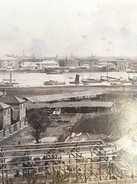 Un album de neuf photos argentiques dont une vue panoramique du Bund &agrave; Shanghai, Chine, dat&eacute; 1899