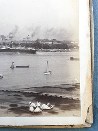 Un album de neuf photos argentiques dont une vue panoramique du Bund &agrave; Shanghai, Chine, dat&eacute; 1899