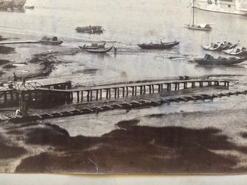 Un album de neuf photos argentiques dont une vue panoramique du Bund &agrave; Shanghai, Chine, dat&eacute; 1899