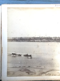 Un album de neuf photos argentiques dont une vue panoramique du Bund &agrave; Shanghai, Chine, dat&eacute; 1899