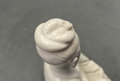 Une figure de Guanyin en porcelaine blanc de Chine, 18/19&egrave;me