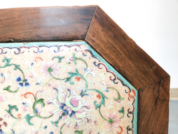 A Chinese huali wooden stand with famille rose plaque, Jiaqing