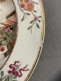 Une paire d'assiettes en porcelaine de Chine famille rose &agrave; d&eacute;cor d'une femme allaitante, Yongzheng