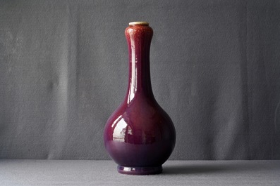 Un vase de forme bouteille en porcelaine de Chine dite 'flamb&eacute;', Qianlong