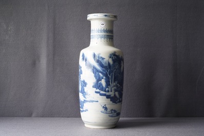 Een Chinese blauw-witte rouleau vaas met figuren in een landschap, Kangxi