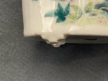 Cinq jardini&egrave;res et quatre assiettes en porcelaine de Chine, 19/20&egrave;me