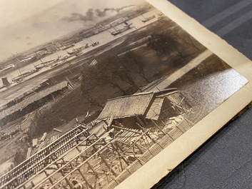 Un album de neuf photos argentiques dont une vue panoramique du Bund &agrave; Shanghai, Chine, dat&eacute; 1899