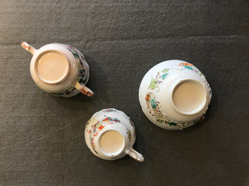 Huit tasses et soucoupes en porcelaine de Chine famille rose, Yongzheng/Qianlong