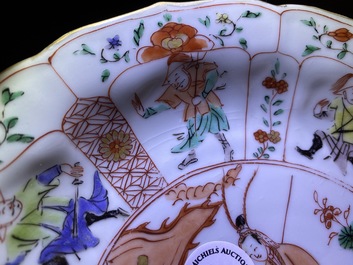 Une paire d'assiettes en porcelaine de Chine famille verte en forme de lotus, Kangxi