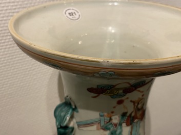 Deux vases en porcelaine de Chine famille rose, 19&egrave;me