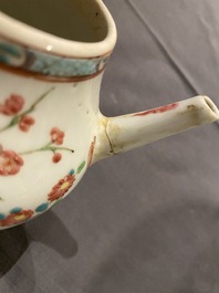 Un service &agrave; th&eacute; en porcelaine de Chine famille rose, Yongzheng