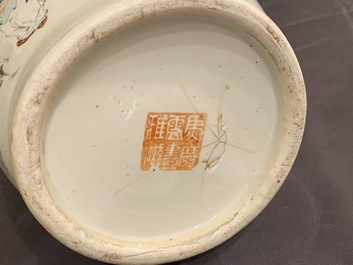 Un grand vase en porcelaine de Chine qianjiang cai, 19/20&egrave;me