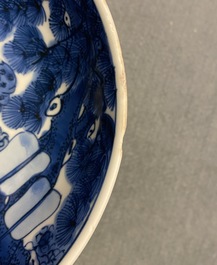 Een zeldzame Chinese blauw-witte dubbelwandige warmhoudkom, 'zhuge', Jiajing