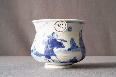 Een Chinese blauw-witte wierookbrander met figuren in een landschap, Kangxi