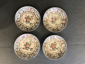 Een Chinees famille rose theeservies met floraal en verguld decor, Qianlong