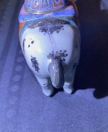 Deux mod&egrave;les d'un &eacute;l&eacute;phant et d'un cheval en porcelaine de Chine famille rose, Qianlong