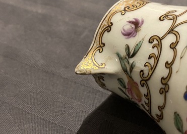 Une partie d'un service &agrave; th&eacute; en porcelaine de Chine famille rose, Qianlong