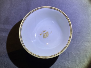 Huit tasses et soucoupes en porcelaine de Chine famille rose, Yongzheng/Qianlong