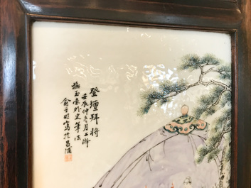 Une armoire en bois sculpt&eacute; orn&eacute;e de 23 plaques en porcelaine de Chine qianjiang cai, 19/20&egrave;me