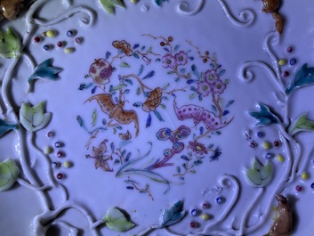 Huit tasses et soucoupes en porcelaine de Chine famille rose, Yongzheng/Qianlong