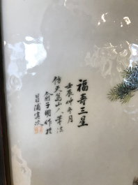 Une armoire en bois sculpt&eacute; orn&eacute;e de 23 plaques en porcelaine de Chine qianjiang cai, 19/20&egrave;me