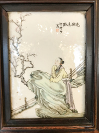 Une armoire en bois sculpt&eacute; orn&eacute;e de 23 plaques en porcelaine de Chine qianjiang cai, 19/20&egrave;me