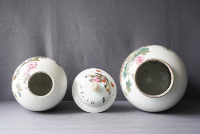 Quatre vases en porcelaine de Chine qianjiang cai, 19/20&egrave;me