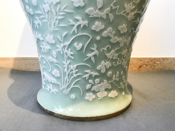Een grote Chinese celadon vaas met witte slibversiering in reli&euml;f, 19e eeuw
