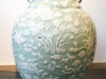 Een grote Chinese celadon vaas met witte slibversiering in reli&euml;f, 19e eeuw