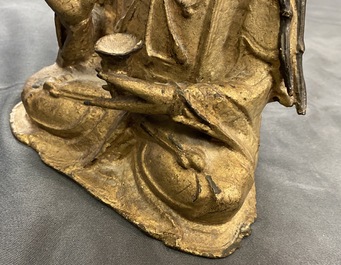 Een Sino-Tibetaanse verguld bronzen figuur van Boeddha, Ming