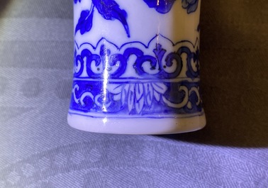 Een Chinese blauw-witte flesvormige vaas, Kangxi