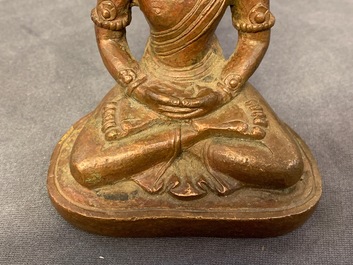 Une figure de Bouddha Amithayus en bronze, 17/18&egrave;me