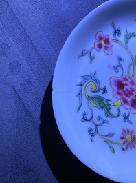 Een Chinees famille rose 15-delig theeservies met floraal decor, Qianlong