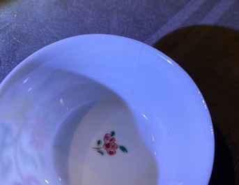 Un service &agrave; th&eacute; en porcelaine de Chine famille rose, Qianlong