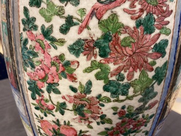 Deux vases en porcelaine de Chine famille rose, 19&egrave;me