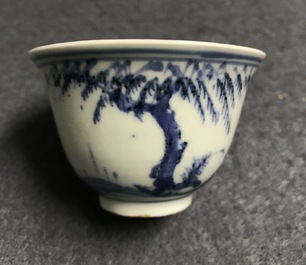 Een diverse collectie Chinees en Japans blauw-wit porselein, Ming en later