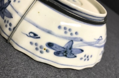 A varied collection of blue and white Chinese and Japanese porcelain, Ming and later