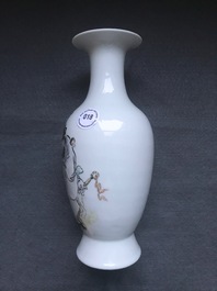 Een Chinese qianjiang cai vaas, gesign. Wang Qi, 19/20e eeuw