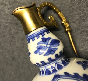 Une collection en porcelaine de Chine et Japon en bleu et blanc, Ming et apr&egrave;s