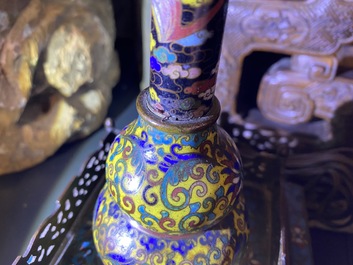 Een Chinese cloisonn&eacute; lantaarn, Republiek