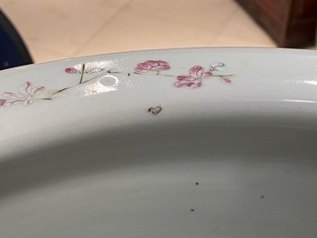 Une jardini&egrave;re en porcelaine de Chine famille rose, 19&egrave;me